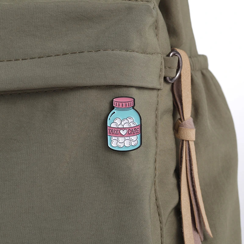 Broches de frascos de medicina de dibujos animados, lindos broches personalizados para abrigos, sombreros, solapas, ropa, joyería para médicos y enfermeras, regalo, insignia de hospital, metal al por mayor