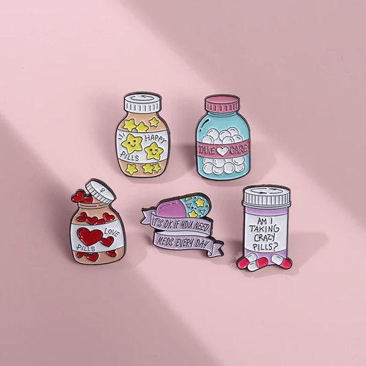 Broches de frascos de medicina de dibujos animados, lindos broches personalizados para abrigos, sombreros, solapas, ropa, joyería para médicos y enfermeras, regalo, insignia de hospital, metal al por mayor