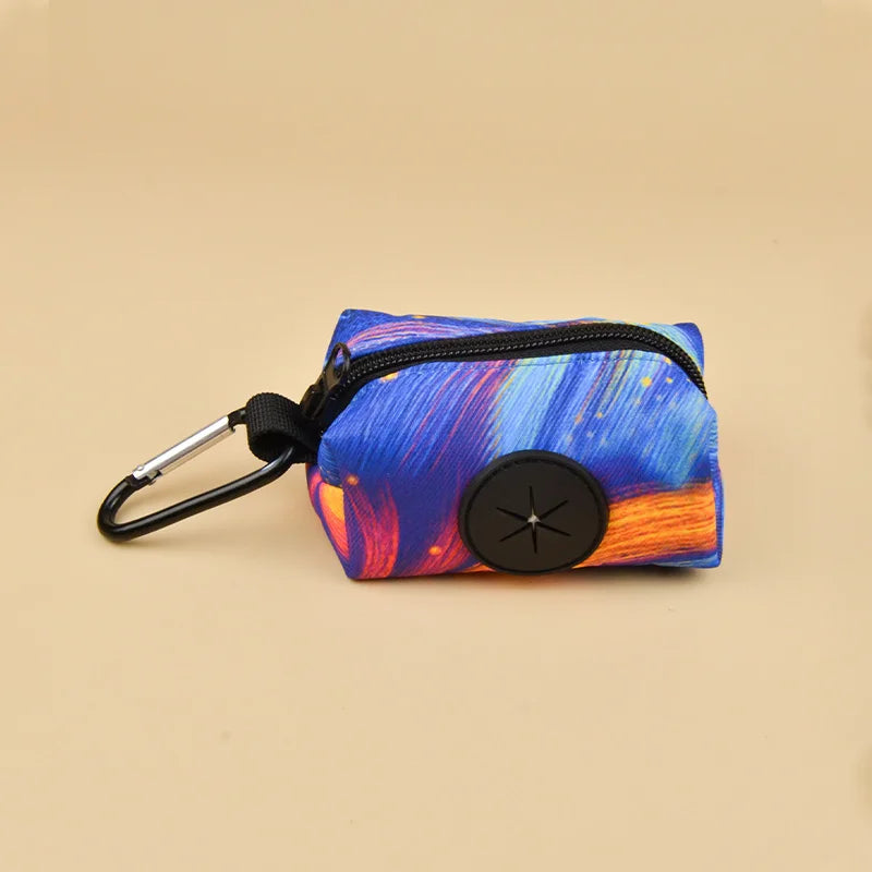 1 dispensador de bolsas para excrementos de perro con diseño colorido y duradero, para sujetar a la correa del perro (sin bolsas ni correa).