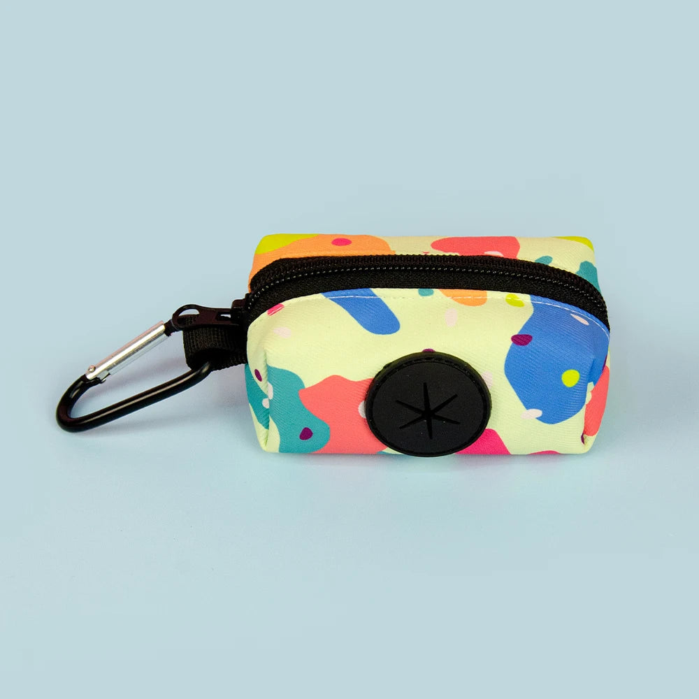 1 dispensador de bolsas para excrementos de perro con diseño colorido y duradero, para sujetar a la correa del perro (sin bolsas ni correa).