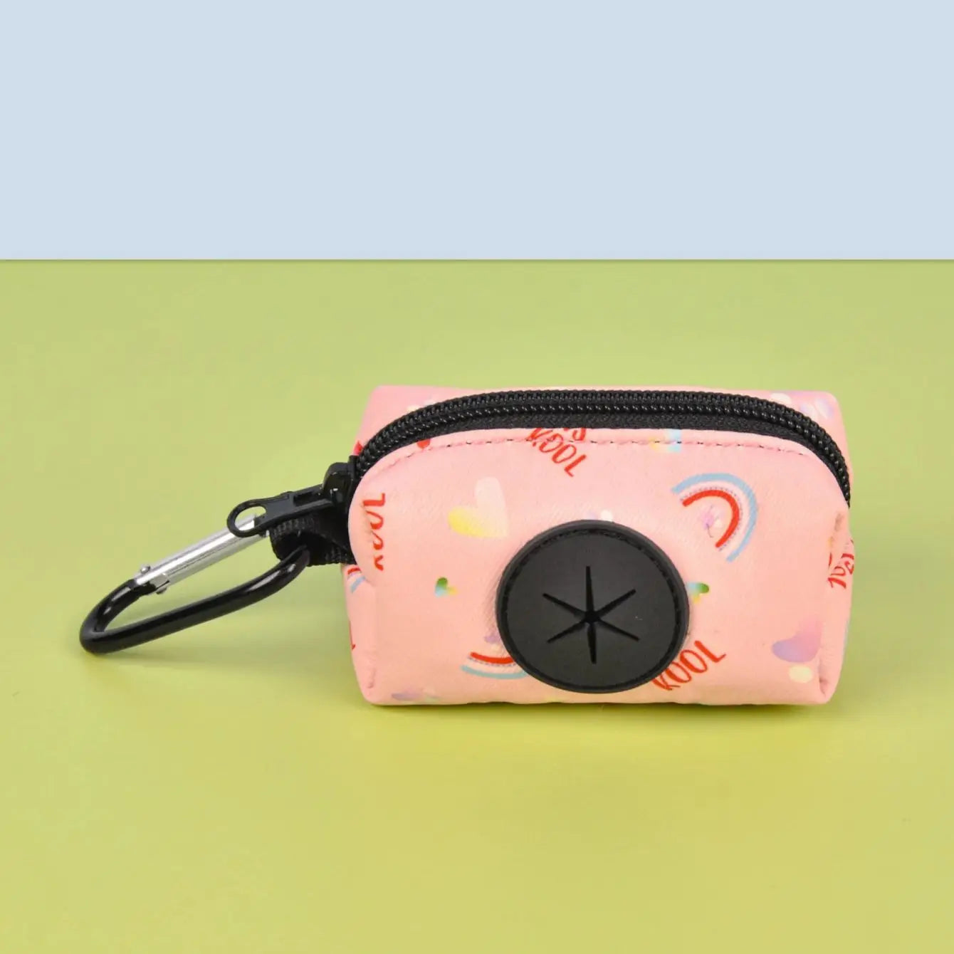 1 dispensador de bolsas para excrementos de perro con diseño colorido y duradero, para sujetar a la correa del perro (sin bolsas ni correa).