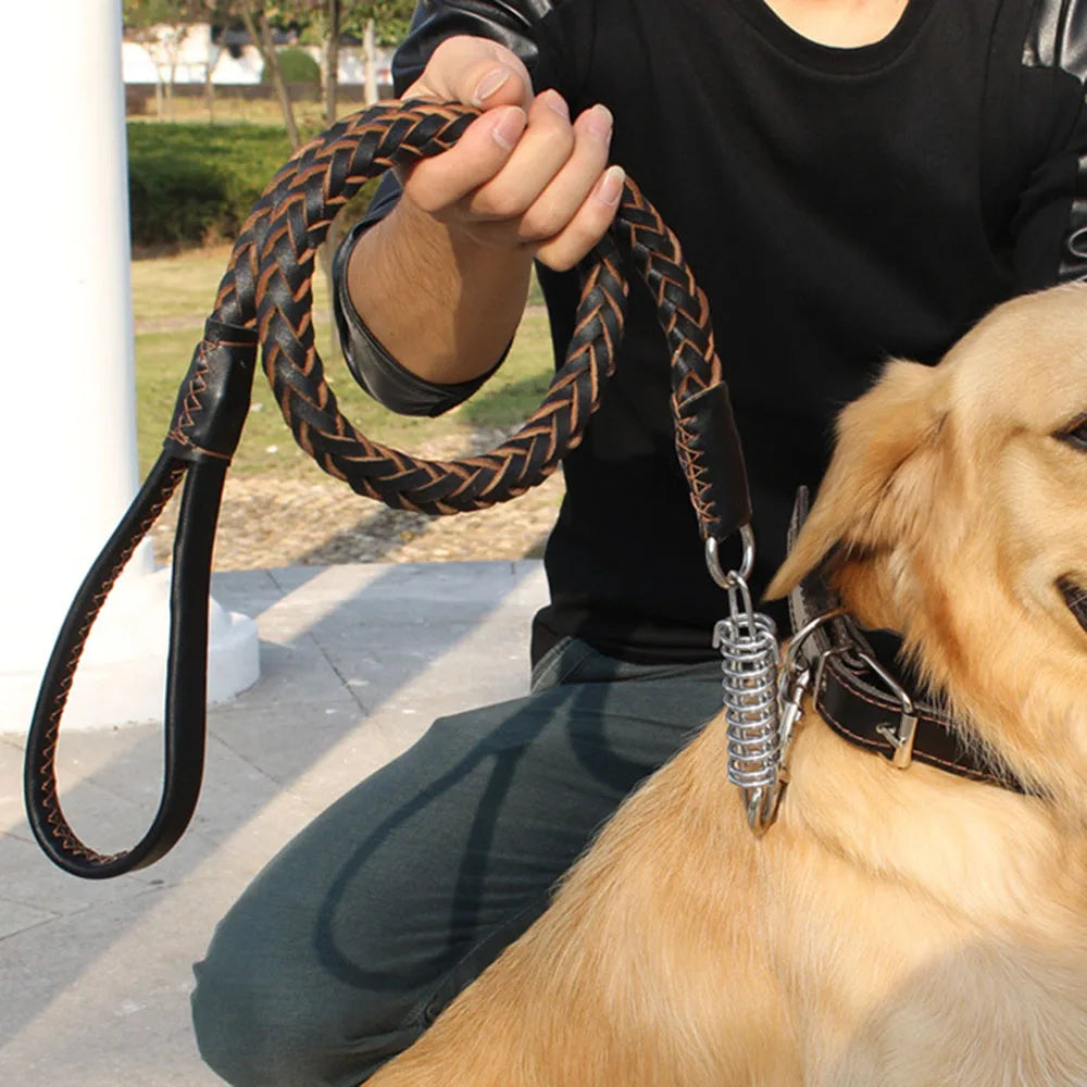 Correa de cuero para perros grandes. Correa de cuero trenzado resistente con resorte amortiguador. Cuerda de tracción para mascotas.