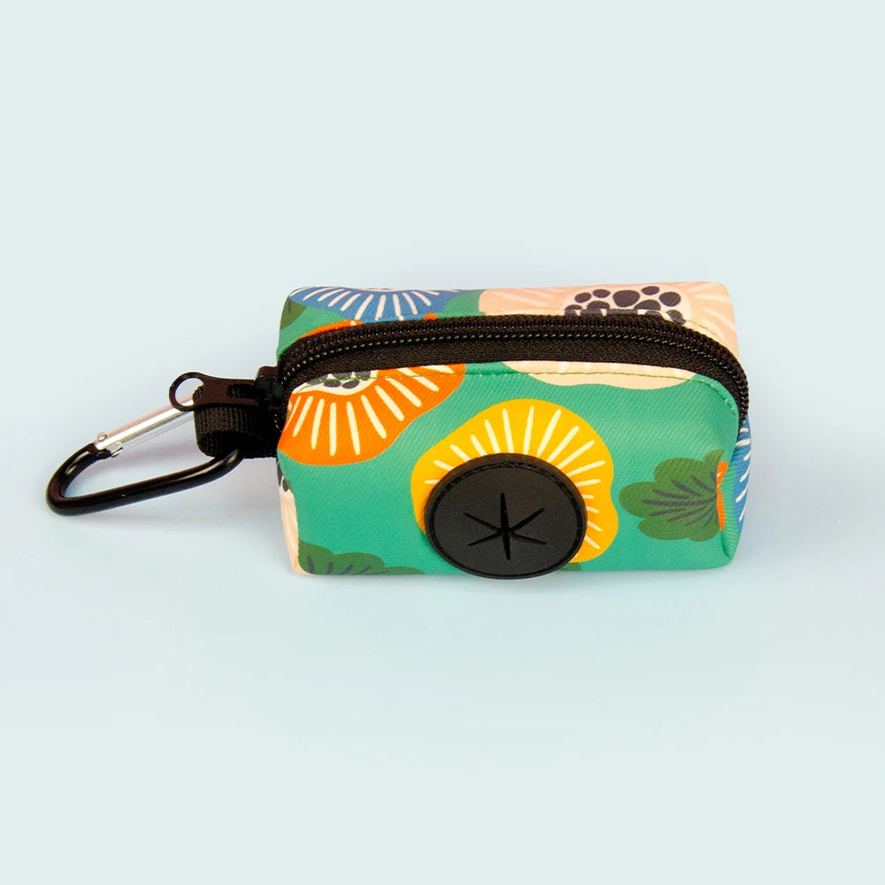 1 dispensador de bolsas para excrementos de perro con diseño colorido y duradero, para sujetar a la correa del perro (sin bolsas ni correa).
